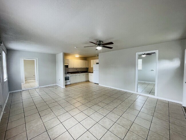 2210 Cantor Ln, Unit C in North Fort Myers, FL - Foto de edificio - Building Photo