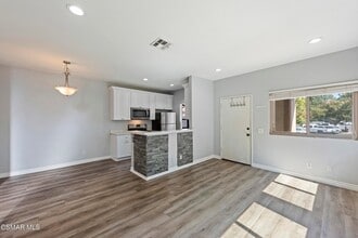 152 Maegan Pl, Unit 9 in Thousand Oaks, CA - Foto de edificio - Building Photo