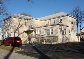 913 Sewall Ave Apartments