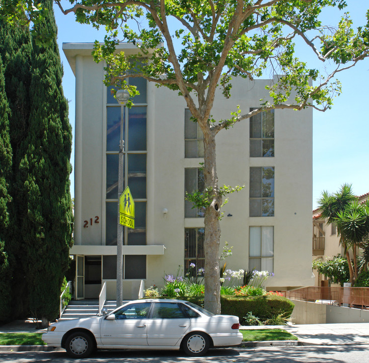 212 S Arnaz Dr in Beverly Hills, CA - Building Photo