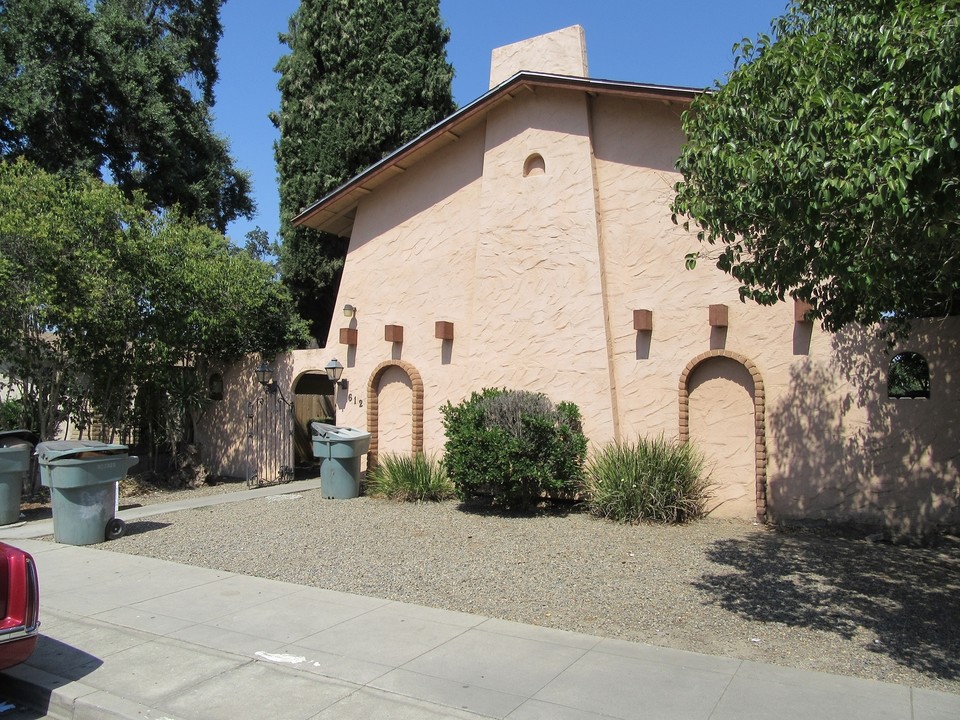 612 S Church St in Visalia, CA - Building Photo