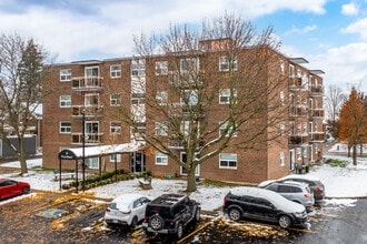 Perry Manor Apartments in Woodstock, ON - Building Photo - Building Photo