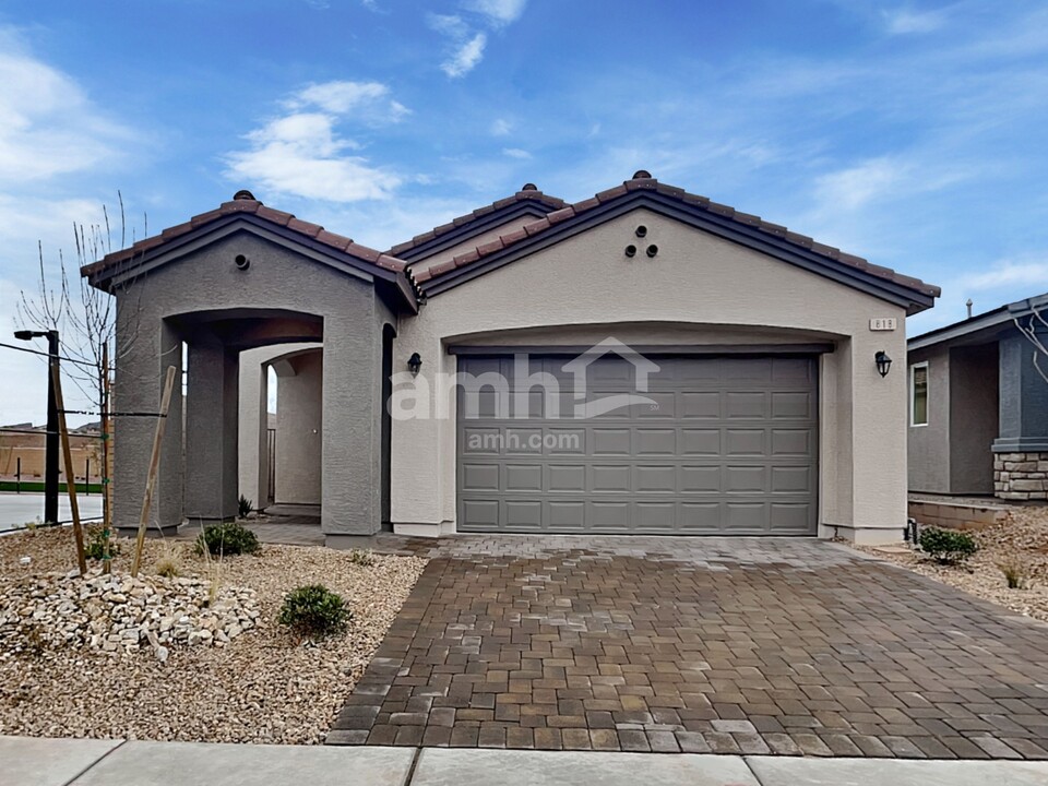 818 English Primrose St in Henderson, NV - Foto de edificio