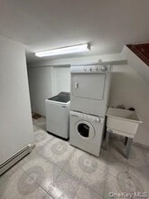 61-25 Saunders St in Queens, NY - Building Photo - Building Photo