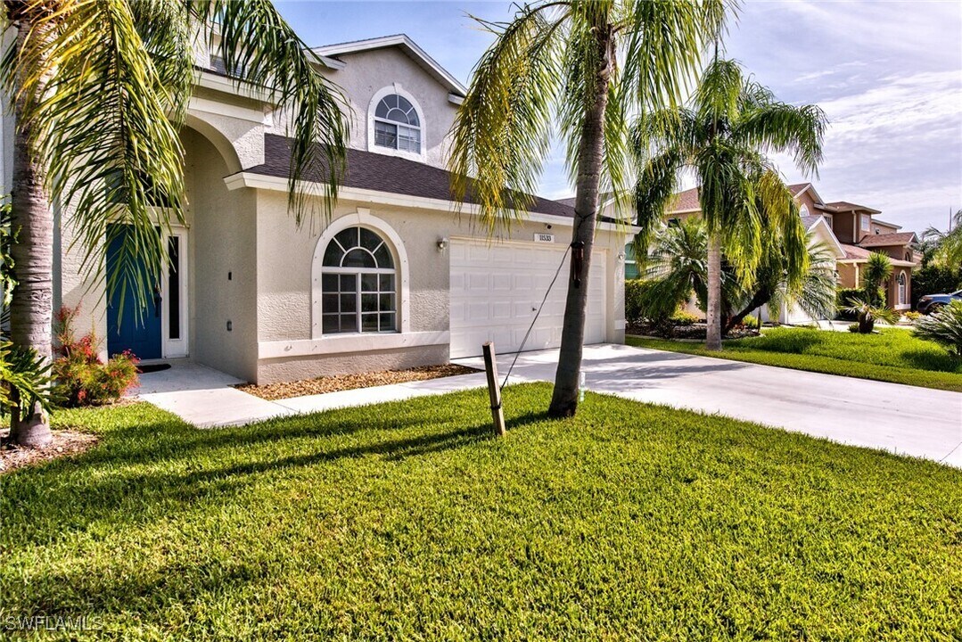 11533 Woodmount Ln in Estero, FL - Building Photo