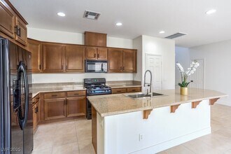 7580 Rockhampton Ave in Las Vegas, NV - Building Photo - Building Photo