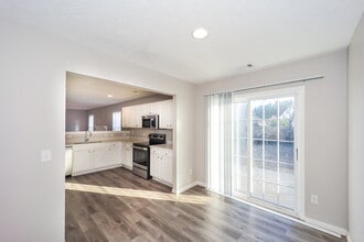 8308 Milam Loop in Fairburn, GA - Foto de edificio - Building Photo