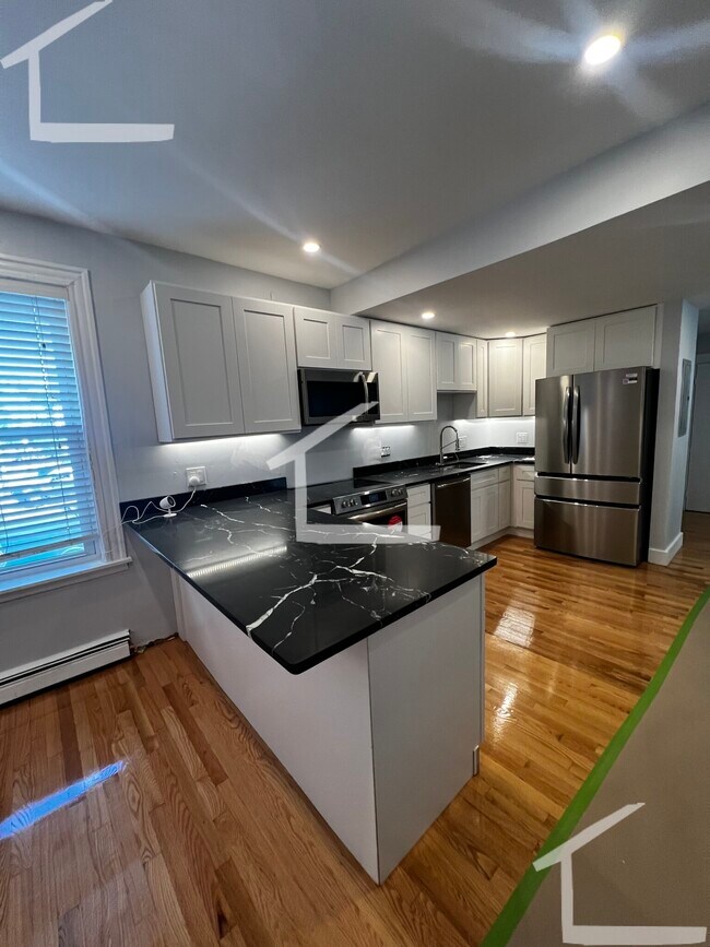 24 Farrington Ave, Unit 1 in Boston, MA - Foto de edificio - Building Photo