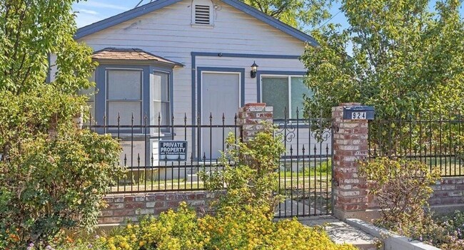 property at 924 Knotts St