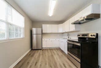 2332 W 17th St in Jacksonville, FL - Foto de edificio - Building Photo