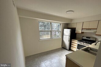 1002 Valley Glen Rd in Elkins Park, PA - Building Photo - Building Photo