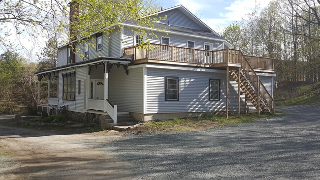 20 Springbrook Rd, Unit 2W in Troy, NY - Building Photo - Building Photo