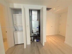 55 SW 9th St, Unit 1809 in Miami, FL - Building Photo