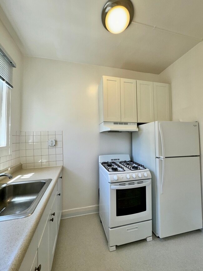 1490 Pine St in San Francisco, CA - Building Photo - Building Photo