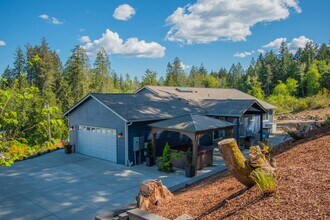 161 N Harvey Terrace Dr in Shelton, WA - Building Photo - Building Photo