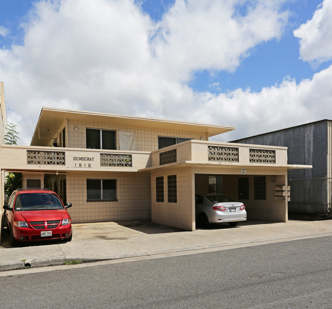 1816 Democrat St in Honolulu, HI - Foto de edificio - Building Photo