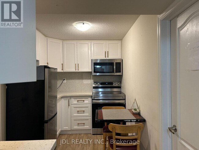 15 Wildflower Wy. in Toronto, ON - Building Photo - Building Photo