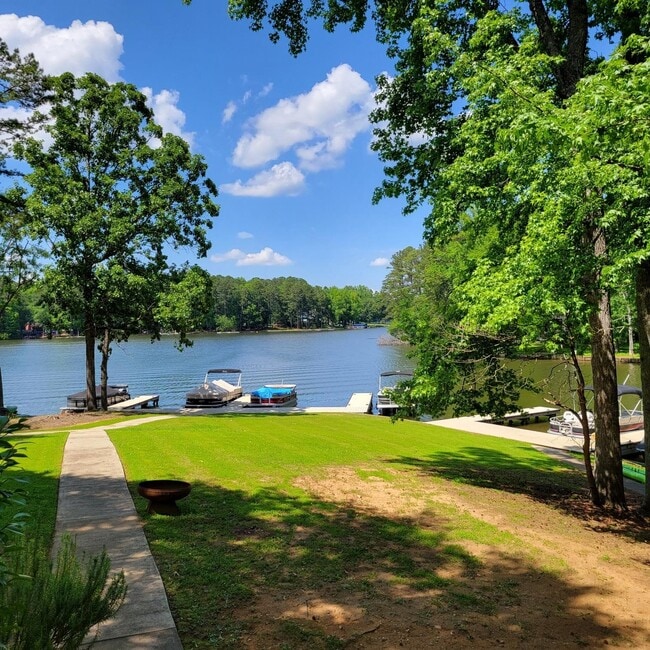 property at 505 Old Phoenix Rd NE