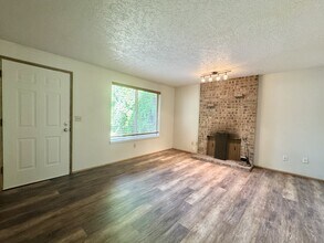 2738 SE 62nd Ave in Portland, OR - Building Photo - Building Photo