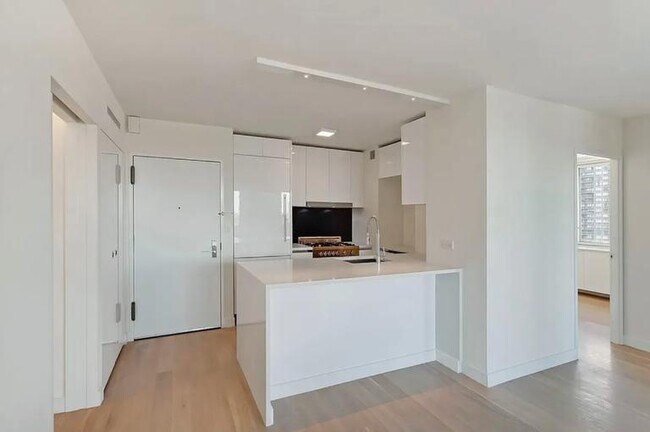 301 W 53rd St in New York, NY - Building Photo - Building Photo