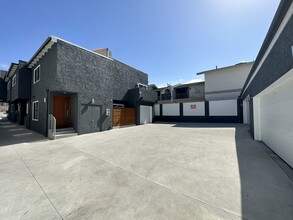 2118 Carnegie Ln in Redondo Beach, CA - Building Photo - Building Photo