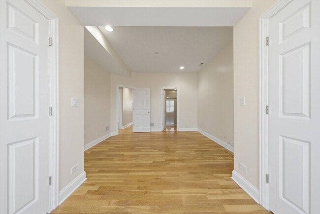 4742 N Sawyer Ave, Unit 2 in Chicago, IL - Building Photo - Building Photo