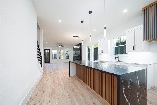 2427 Parker Rd in Houston, TX - Building Photo - Building Photo