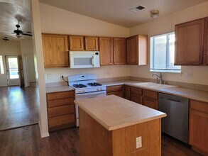 5820 Day Dreamer Rd NW in Albuquerque, NM - Building Photo - Building Photo