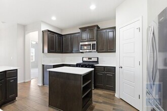 7800 Vista Mejor Dr in Austin, TX - Building Photo - Building Photo