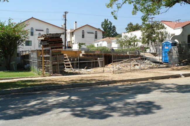 735 E Angeleno Ave in Burbank, CA - Building Photo - Building Photo