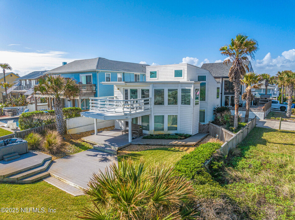 93 Orange St in Neptune Beach, FL - Foto de edificio