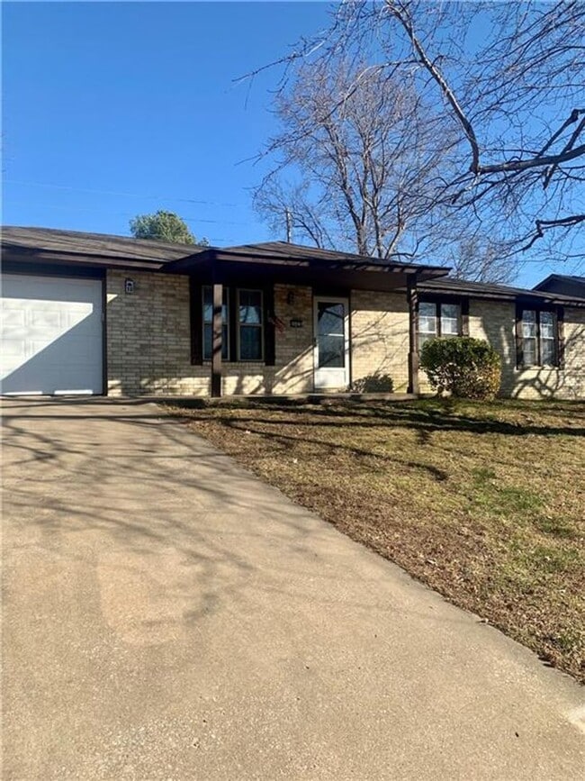 2607 Lee St in Springdale, AR - Foto de edificio - Building Photo