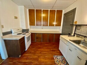 1063 W 8th St, Unit 1 in Erie, PA - Foto de edificio - Building Photo