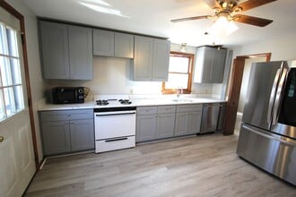 21 Moore Ave in Franklin, MA - Building Photo - Building Photo