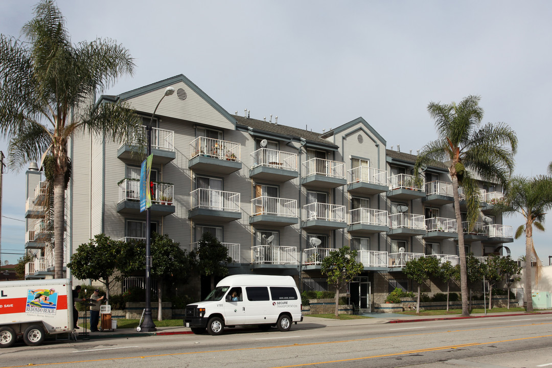 Redondo Plaza Seniors Only 62+ in Long Beach, CA - Foto de edificio