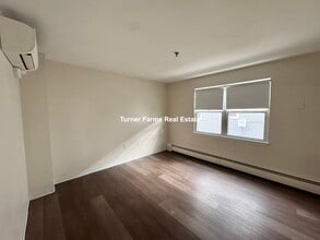 2 Smith St, Unit B in Boston, MA - Building Photo - Building Photo