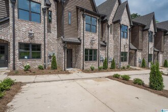 4228 Oakview Ln in Vestavia Hills, AL - Building Photo - Building Photo