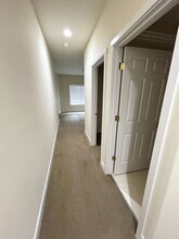 12422 NE 100th St in Kirkland, WA - Foto de edificio - Building Photo