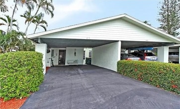 490 Charlemagne Blvd in Naples, FL - Building Photo - Building Photo