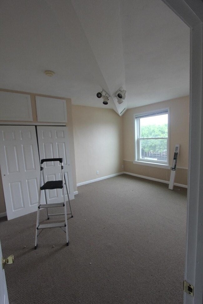 6322 Victoria Ave, Unit 1st Floor