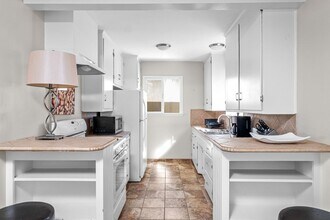 58 10th Ct in Hermosa Beach, CA - Building Photo - Building Photo