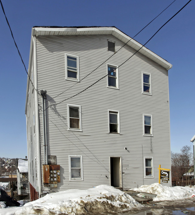 36 Lounsbury Ave in Waterbury, CT - Building Photo