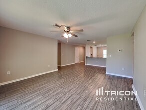 42 Rickenbacker Dr in Palm Coast, FL - Foto de edificio - Building Photo