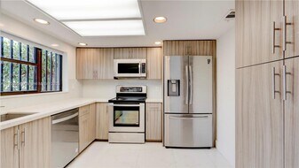 6460 NW 2nd St in Miami, FL - Building Photo