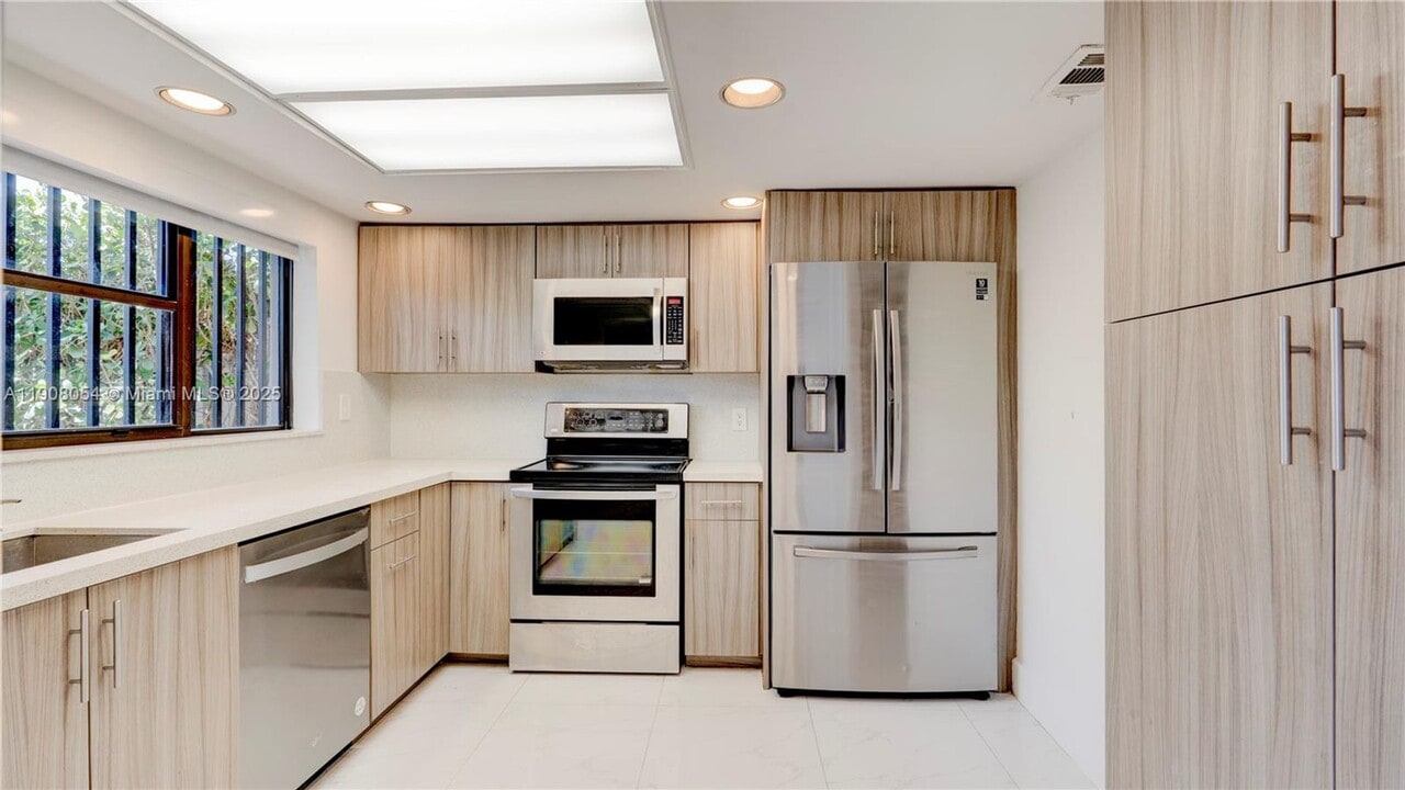 6460 NW 2nd St in Miami, FL - Building Photo