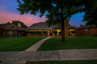 3010 Sierra Dr in Carrollton, TX - Foto de edificio - Building Photo