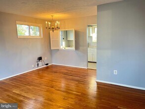 6323 Fenton Ct in Alexandria, VA - Foto de edificio - Building Photo