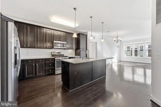 13723 Neil Armstrong Ave in Herndon, VA - Building Photo - Building Photo