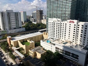 1300 S Miami Ave, Unit 1612 in Miami, FL - Building Photo - Building Photo