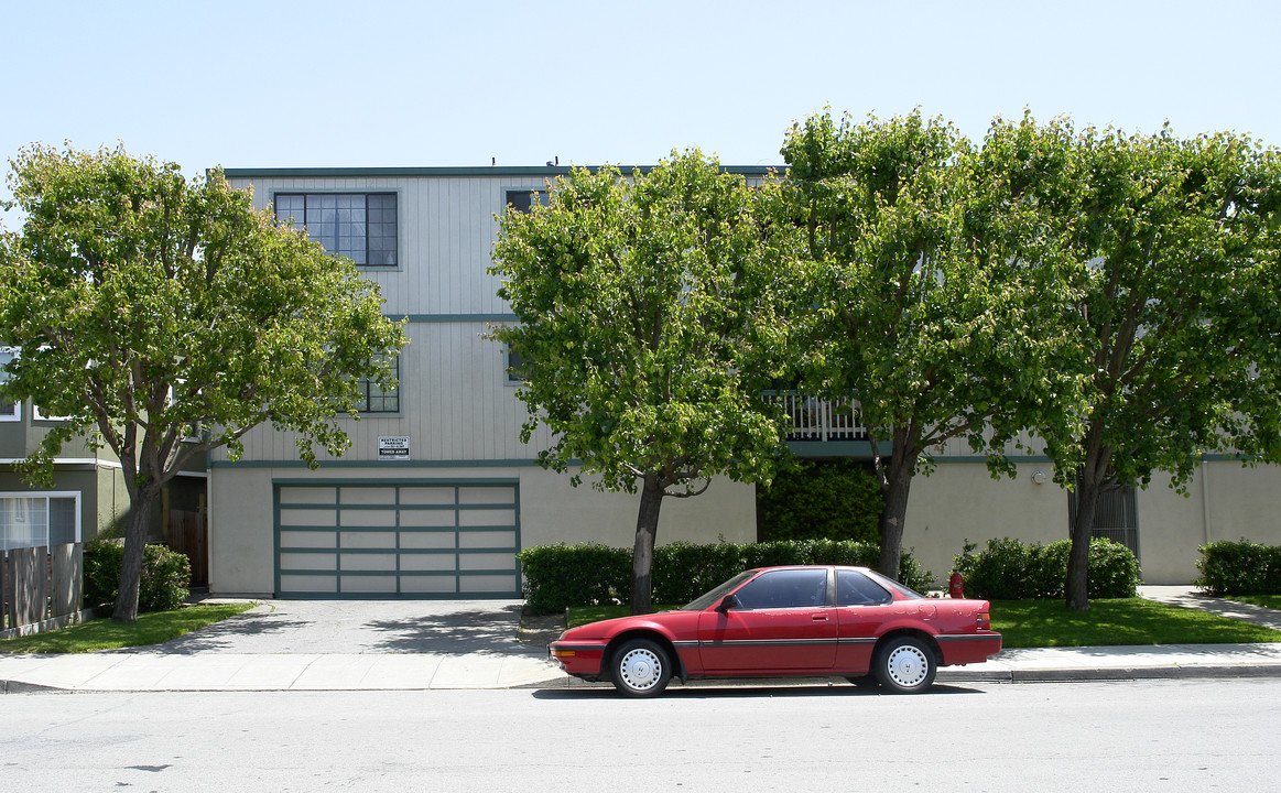 211-311 Semicircular Dr in Redwood City, CA - Foto de edificio